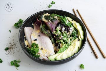 Ketogener Salat mit Räucherfisch